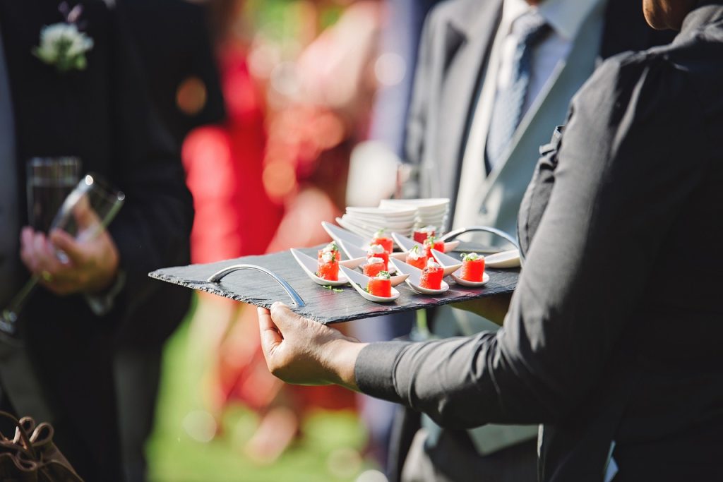 hands holding plate, food, snack-2110438.jpg